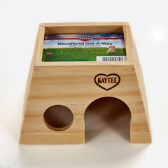 Kaytee Woodland Get-A-Way Medium refugio natural de madera para roedores seguro y cómodo.