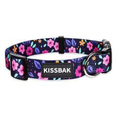 Collar KISSBAK para perros grandes, diseño floral rosa peonía, ideal para paseos diarios.