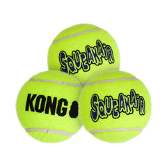KONG Air Dog SqueakAir: bola tenis mediana para juego activo.