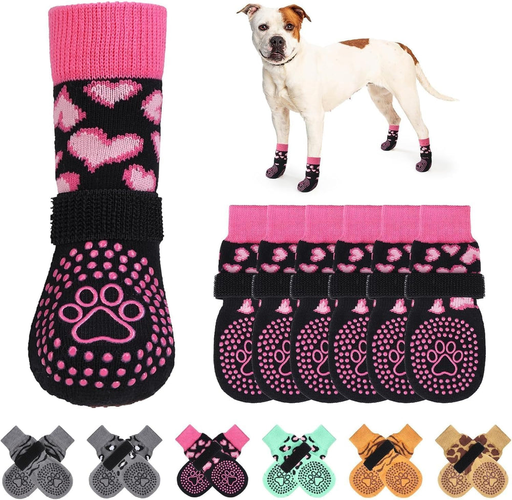 Calcetines antideslizantes Kooltail con corazón rosa para mayor tracción en interiores.