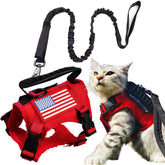 Arnés táctico KUCDBUN para gato rojo con diseño ergonómico para comodidad y control.