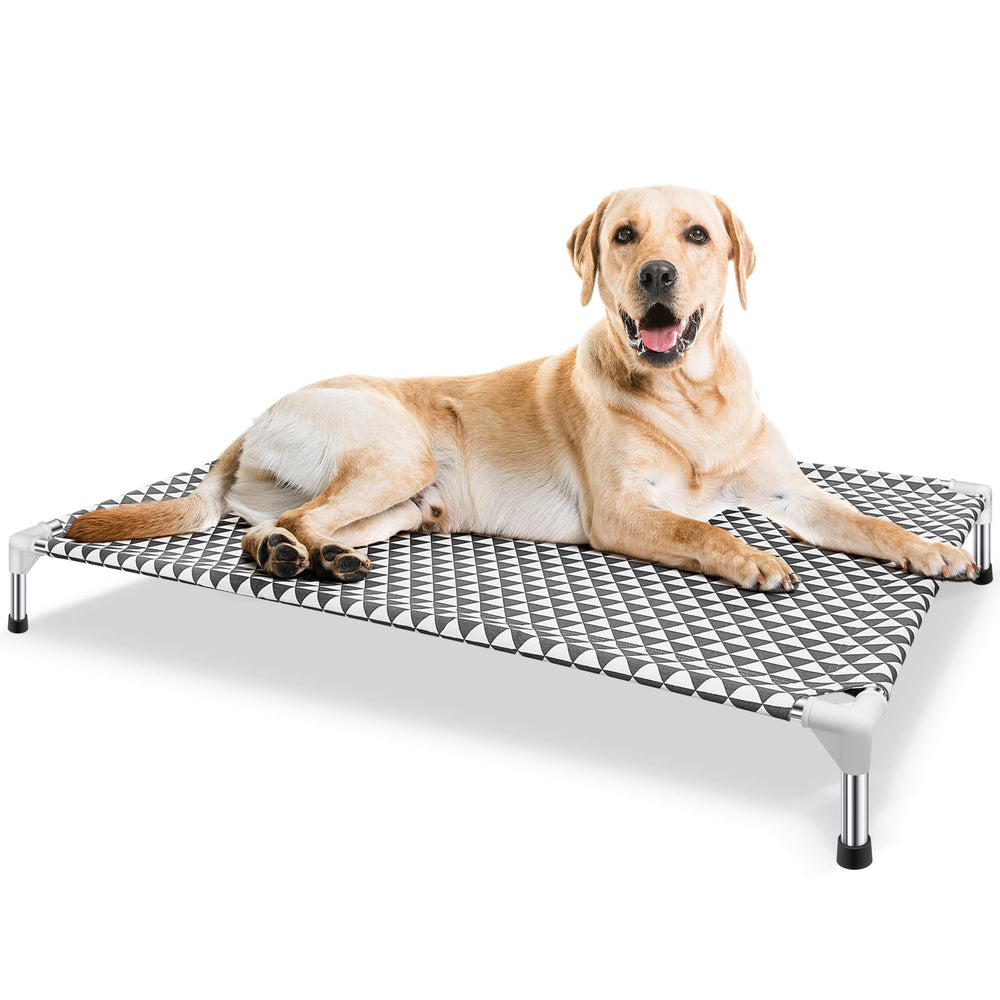 Kuntrust cama para perro elevada exterior XL ofrece descanso fresco y cómodo al aire libre.