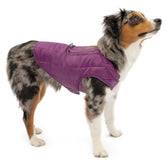 Kurgo Loft chaqueta perro reversible muestra dos tonos para estilo y protección ligera.