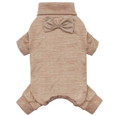 Pijama KYEESE para perro visto de frente, cómodo para paseos diarios.