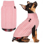 Súper suave suéter KYEESE para perro muestra textura suave del tejido para mayor comodidad.