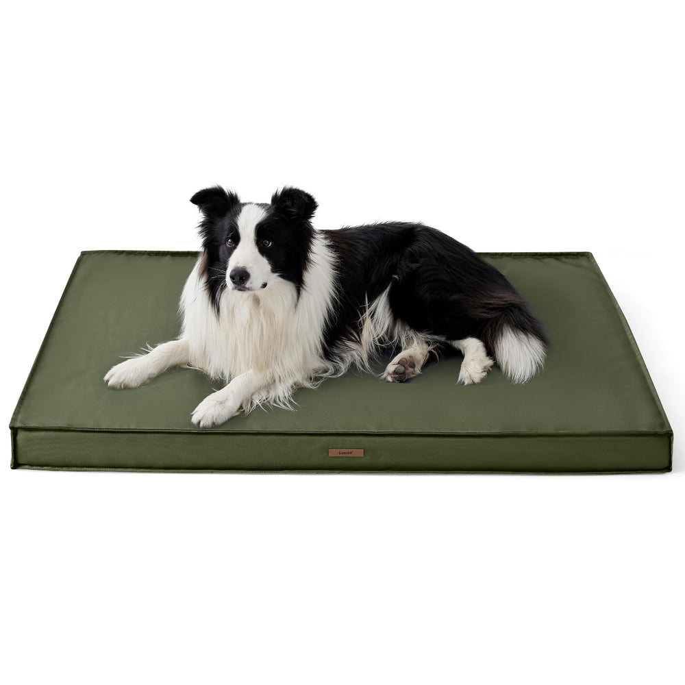 Cama LE SURE con superficie Oxford, ideal para uso exterior y confort duradero.
