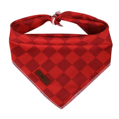 Bandana navidad Lionet Paws en algodón rojo a cuadros, ideal para paseos festivos.