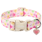 Collar Lionet Paws para perro con corazones rosados y hebilla plástica, cómodo para paseos diarios.