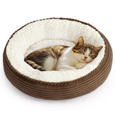 Love's cabin cama donut redonda marrón con rayas para mascotas ofrece comodidad.