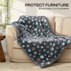 Forro impermeable interior de Luciphia mantiene líquidos fuera de los muebles.