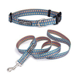Collar Lucky Love Dog con patrón geométrico, cómodo y duradero para paseos diarios.