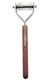 Mars Coat King dematting rake frente con mango de madera para perros y gatos.