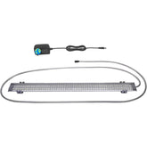 La luz HappyBird de espectro completo ilumina la jaula para un ambiente natural.