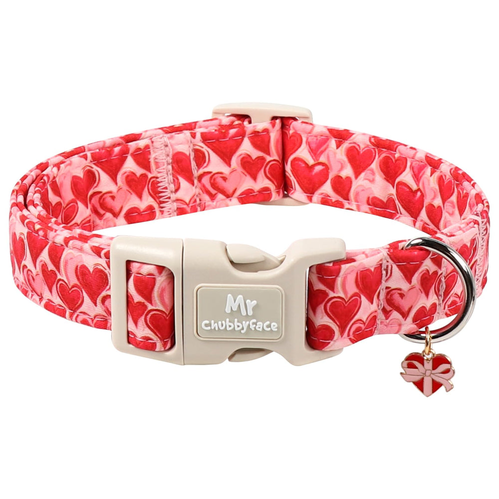 MR.CHUBBYFACE collar perro corazon rojo, ideal para sesiones de fotos y fiestas.