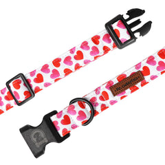 MR.CHUBBYFACE collar valentines corazon blanco, ligero para días de juego.