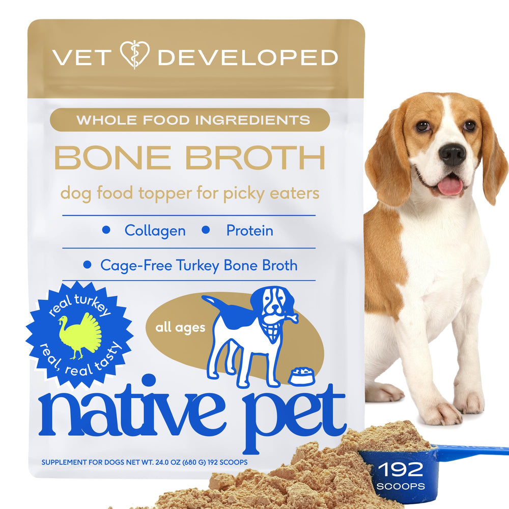 Caldo de hueso de pavo para perros de Native Pet, enfoque en porciones listas para añadir a la comida.