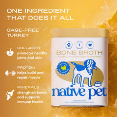 Polvo de caldo de pavo para perros, presentado sobre comida seca para sabor extra.