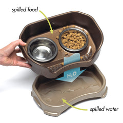 Neater Feeder Deluxe, pies antideslizantes, evitan desbordes durante la comida.