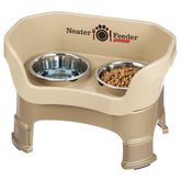 Neater Feeder Deluxe protege contra manchas durante la comida del perro.