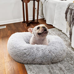 Detalle de borde elevado en la cama donut Nononfish para apoyo de cabeza.