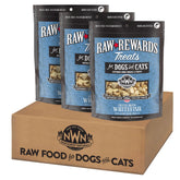 Northwest Naturals Premios de pez blanco deshidratados, crujientes para perros y gatos.