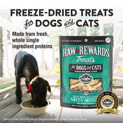 Bocados pequeños de Northwest Naturals Rewards, aptos para perros y gatos.