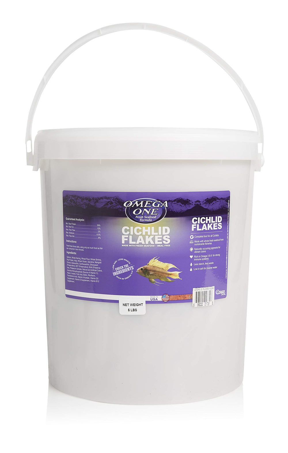Omega One Hojuelas para cíclidos, envase frontal para alimentación diaria.