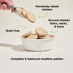 Open Farm porciones diarias de pollo deshidratado, práctica para raciones equilibradas.