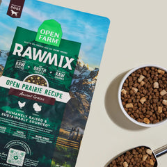 Open Farm RawMix, caldo de hueso incluido para sabor y textura.