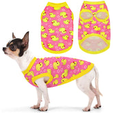 Camiseta Paiaite para perro con patito amarillo, ideal para paseos diarios.