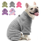 PAWCHIE pijama para perro, enfoque en dorso, mantiene al perro cálido en casa.