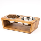 Pawfect Pets: cuencos elevados de acacia para perros pequeños en uso cómodo y ordenado.