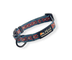 Peak Performance Pets Overlook Collar azul marino tribal, diseño llamativo y duradero para perros activos.
