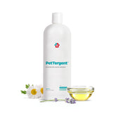 Pet Parents PetTergent, vertido de la botella para limpiar juguetes y mantas de mascotas.