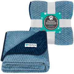 Protección de sofá con manta PetAmi para evitar manchas y pelos.