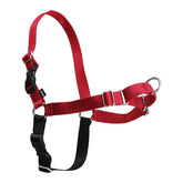 Arnés PetSafe Easy Walk en el pecho del perro, control suave en el frente.