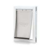 PetSafe puerta de aluminio blanca para perros y gatos, facilita movilidad y acceso.