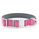 Collar reflectivo PLUTUS PET con hebilla de aleación aeronáutica para paseos nocturnos seguros.