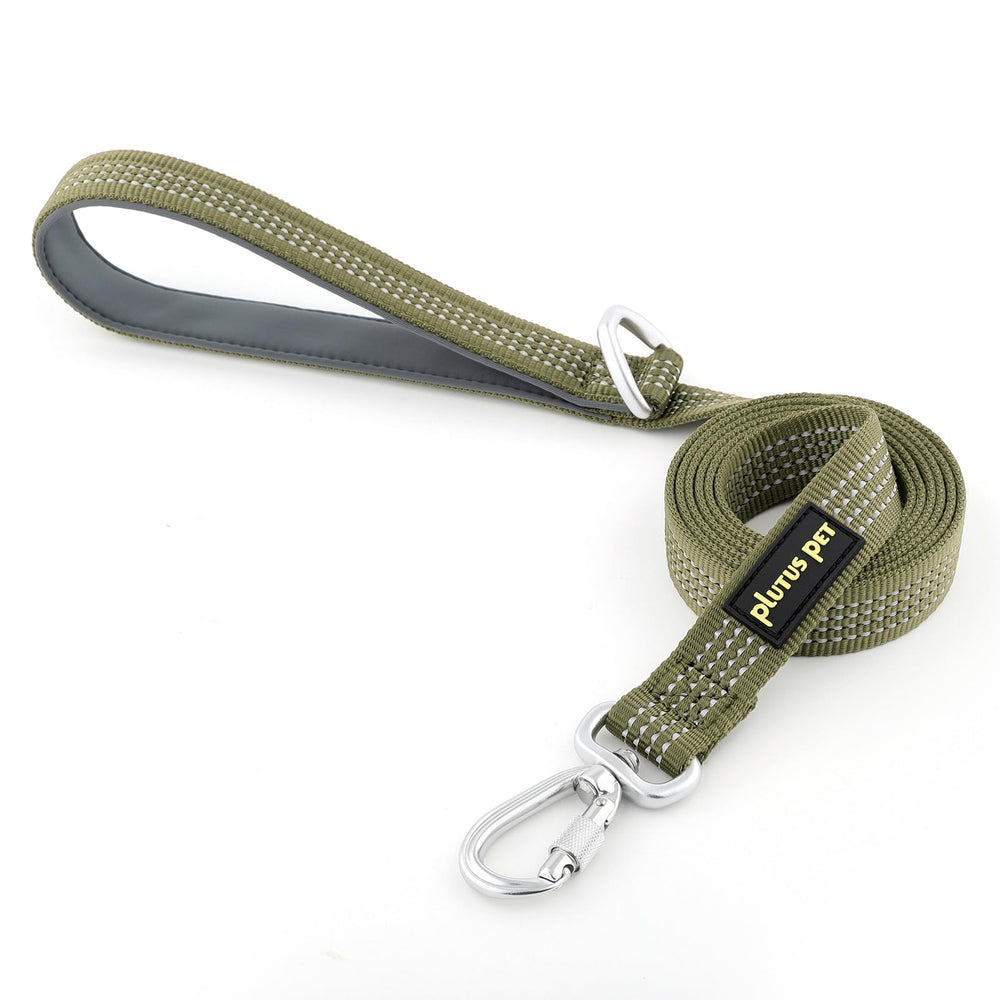 La correa Plutus Pet muestra el gancho de aluminio bloqueable para mayor seguridad.