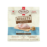 Primal nuggets de conejo deshidratados para gatos, listos para servir, sabor natural.
