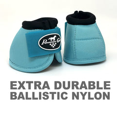 Professional's Choice Ballistic Overreach Bell Boots, detalle de cierre para un acceso rápido.