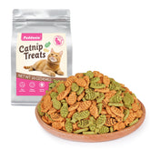 Golosina de Puddonio hierba gatera con pollo y salmón para gatos.