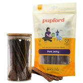 Pupford Pork Jerky Paquete Frontal: snack natural para perros activos.