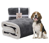 Manta impermeable Qeils con membrana interior para proteger muebles.