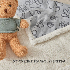 Manta QEILS reversible con lado sherpa suave para mayor confort.