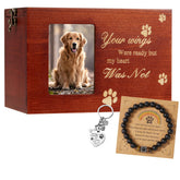 Urna QMoveltyF para mascota con conjunto de madera, ideal para conservar cenizas con elegancia.