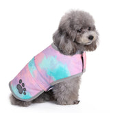 Queenmore chaqueta de invierno para perro con diseño teñido mantiene al perro abrigado en paseos fríos.