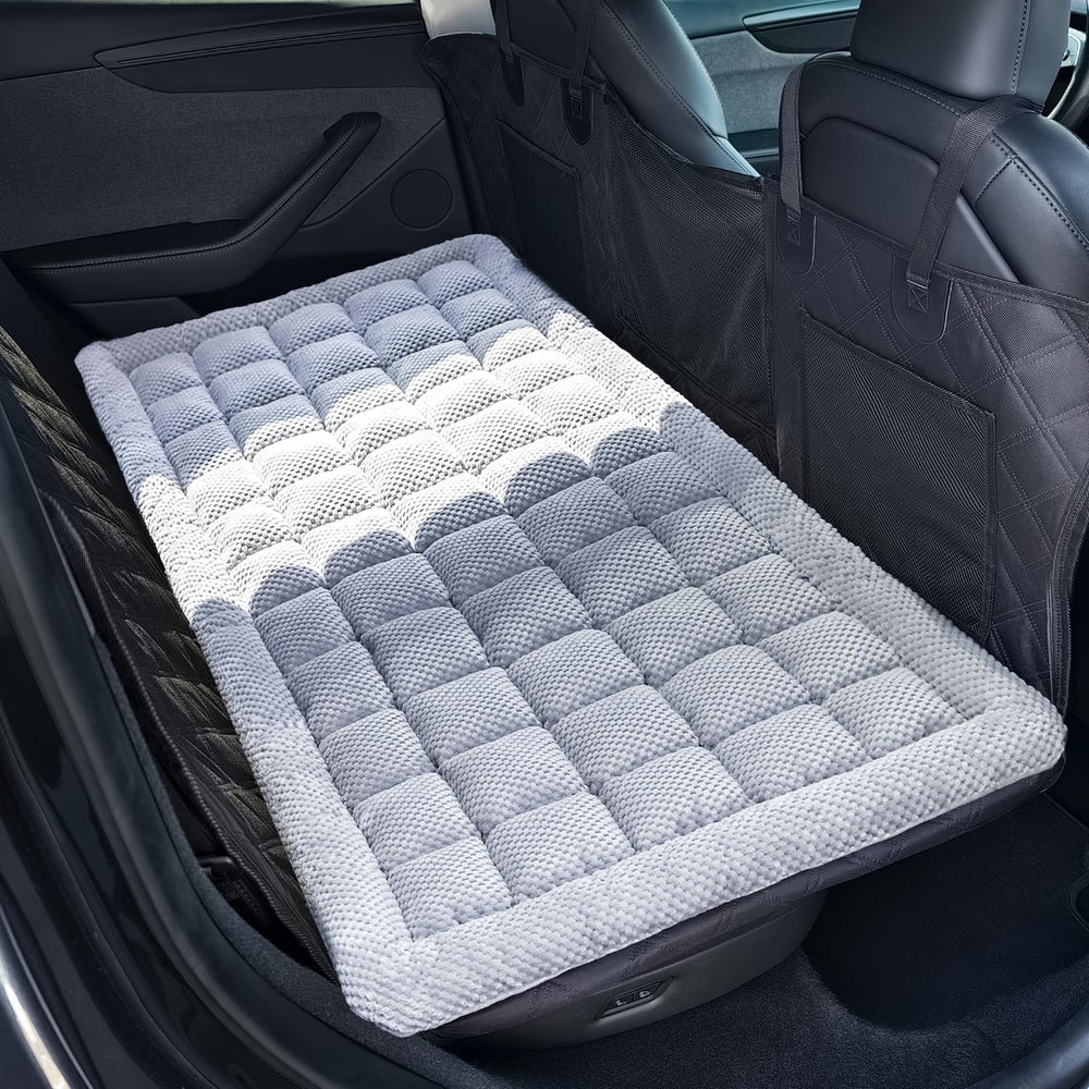 Cama para perro REEVAA en asiento de coche, gruesa y confortable para viajes largos.