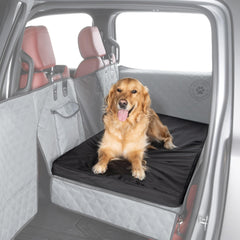Cama Ruff Liners para perro en la trasera del coche, ideal para viajes largos.