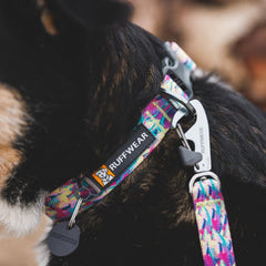 Ruffwear Front Range con anilla de aluminio para sujeción confiable en mojado.